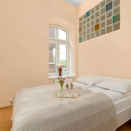 Stylish For Four Guests Close To The Center By Renters *