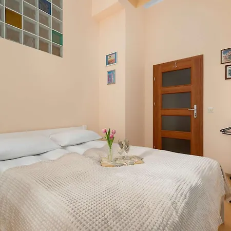 Апартаменты Stylish For Four Guests Close To The Center By Renters *