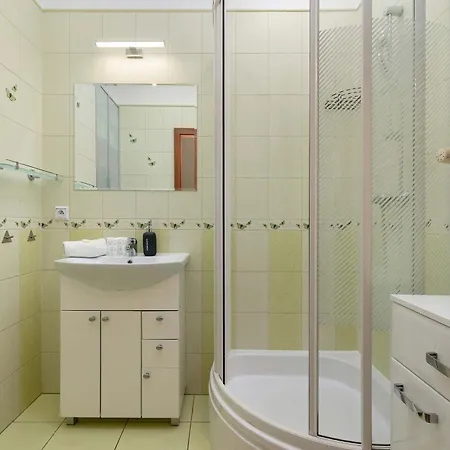 Apartment Stylish For Four Guests Close To The Center By Renters